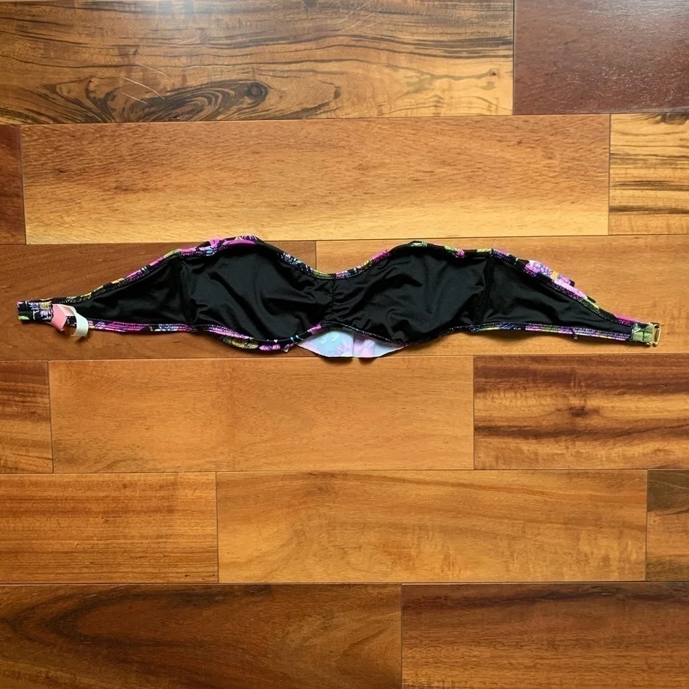 Victoria’s Secret Tapestry flounce bikini … - Picture 6 of 6